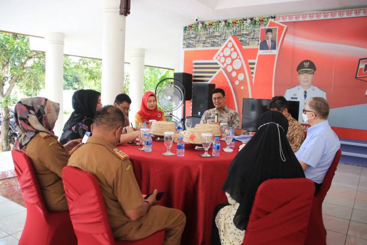 Wabup Edy Manaf Terima Tim Monev Program USAID Madani