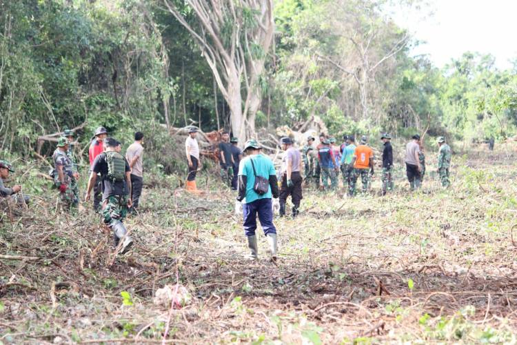 Sinergitas TNI Polri Terlihat Nyata di TMMD, Dandim Turun Pantau Pekerjaan di Lokasi