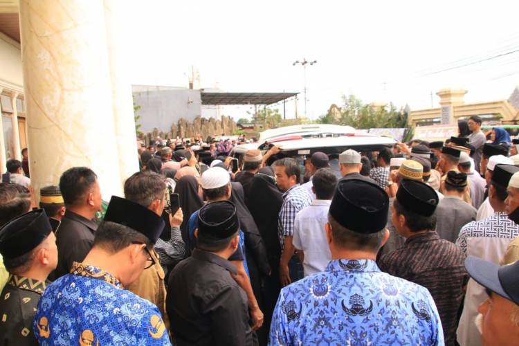 Bupati dan Wakil Bupati Melayat ke Rumah Almarhum H. Askar HL