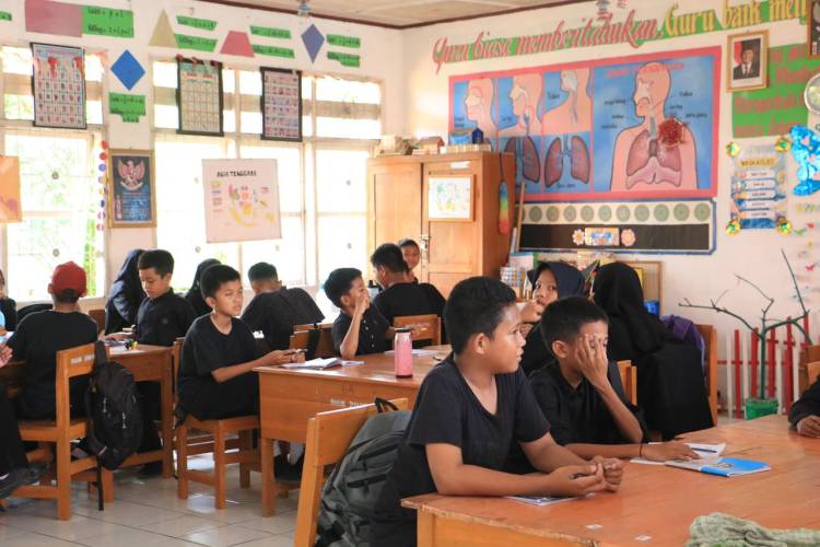 Sambut Hari Jadi Bulukumba, Siswa dan Pegawai Berpakaian Hitam