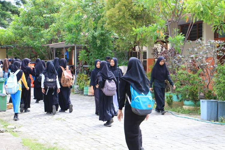 Sambut Hari Jadi Bulukumba, Siswa dan Pegawai Berpakaian Hitam