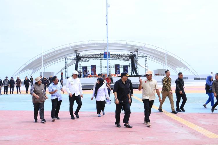 Pj Gubernur Bersama Andi Utta Lepas Burung Merpati Tanda Peresmian Pantai Merpati 