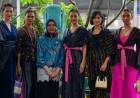 Busana Kain Kajang dan Bira Tampil di Fashion Show Inacraft 2023