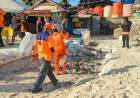 Akhir Pekan, BPBD Gelar Aksi Bersih di Pantai Tanjung Bira