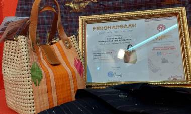 Produk Tas Anyaman Lontar Atas Konjo, Harumkan Bulukumba di Kancah Nasional