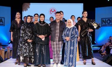 Kain Tenun Kajang dan Bira Tampil di Pekan Mode Nona Fashion Week 2022