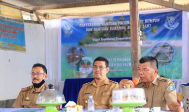 Serahkan Rumpon, Bupati Andi Utta Minta Dirawat dengan Baik