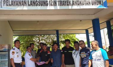 Dishub Bulukumba Bantu Biaya Izin Trayek kepada Sopir Angkutan