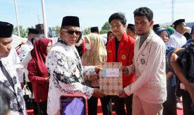 HUT ke-77 PGRI, 97 Mahasiswa Dapat Kado Beasiswa Berprestasi