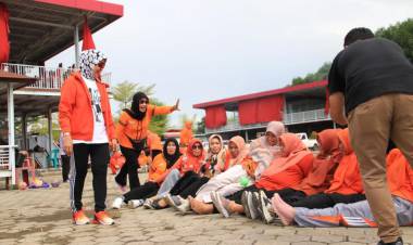 Momen Seru Permainan Kelompok dari Istri-istri Kades-Lurah di Bulukumba
