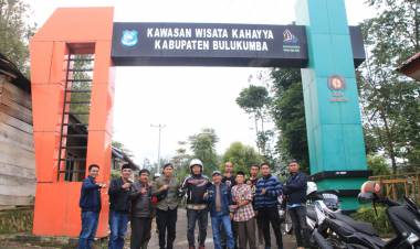 Hari Libur, Bupati Andi Utta Kendarai Motor Keliling Kindang