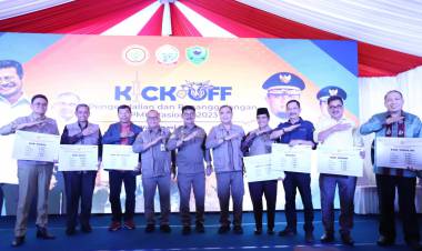 Mentan SYL Kick Off Pengendalian PMK 2023, Bupati Andi Utta Terima Vaksin 118.300 Dosis