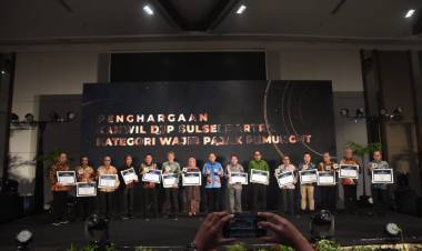 BPKPD Bulukumba Terima Penghargaan Penyetor Pajak Tertinggi