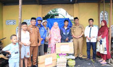 Wabup Edy Manaf Serahkan Bantuan Korban Kebakaran di Bentenge