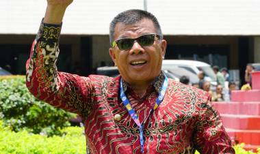 Pertama Kalinya, Bupati Andi Utta Terima Piala Adipura