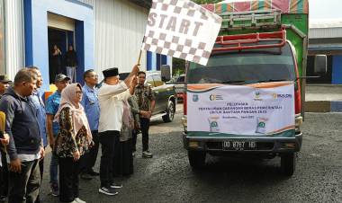Bupati Andi Utta Lepas Pembagian Bantuan Beras Cadangan Pangan Pemerintah