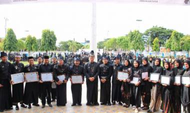 Peringati Hardiknas, Jajaran Pemda Bulukumba Kenakan Pakaian Adat Hitam