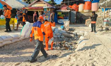 Akhir Pekan, BPBD Gelar Aksi Bersih di Pantai Tanjung Bira