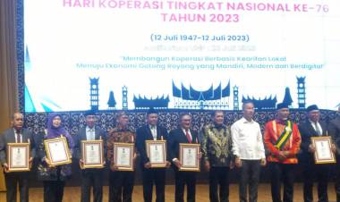 Peringatan Hari Koperasi, Bupati Bulukumba Terima Penghargaan Tokoh Penggerak Koperasi