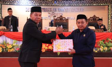 Bupati Andi Utta Serahkan KUA-PPAS RAPBD 2024
