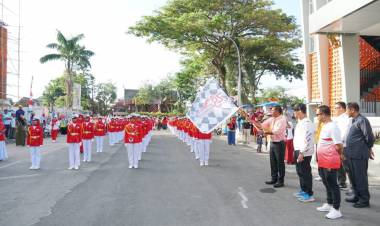 Bupati Andi Utta Lepas Peserta Gerak Jalan HUT Kemerdekaan
