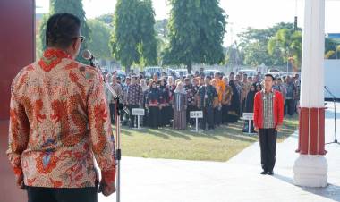 Apel Gabungan, Pejabat dan Staf Pemkab Bulukumba Kompak Gunakan Batik