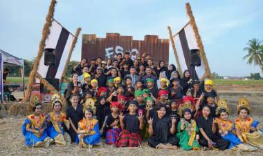 Kolaborasi Pemdes dan Sanggar Seni, Bupati Andi Utta Buka Festival Sawah II