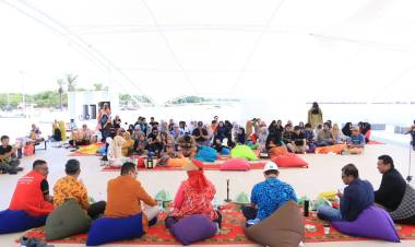 Support UMKM, IKA SMANSA Bulukumba Gelar Sharing Session di Pantai Merpati  Prof. Rosnawintang Akui Perkembangan Bulukumba Luar Biasa