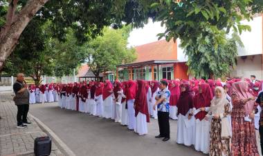 Jaga Disiplin, Direktur RSUD HASDR Cek Kehadiran Pegawai Non ASN
