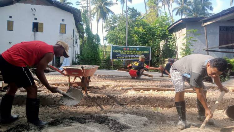 RTLH Andi Sehdam Masuk Tahap Plesterisasi Lantai