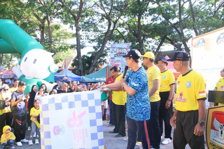 Wabup Edy Manaf Lepas Jalan Sehat dan Pesta Rakyat Fokusmaker