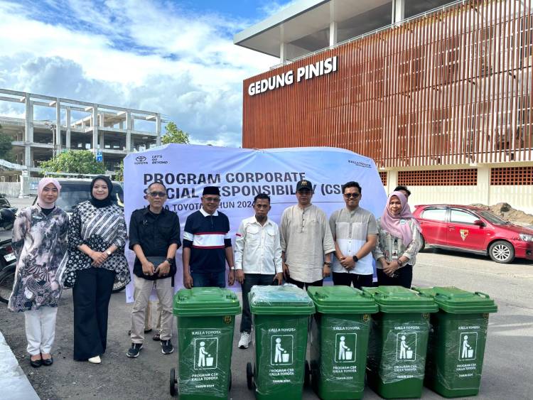 Jelang Hari Jadi Bulukumba, Kalla Toyota Sumbang Kontainer Sampah